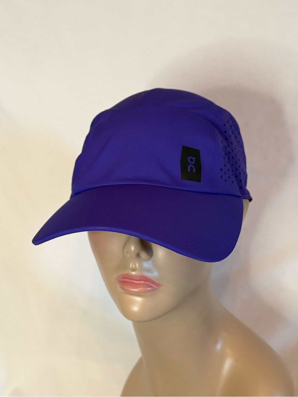 On Cloud Running Hat Lightweight Vented Strapback Cap Unisex Purple